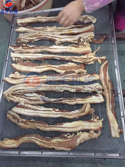 四川臘肉烘干機(jī)客戶現(xiàn)場(chǎng)